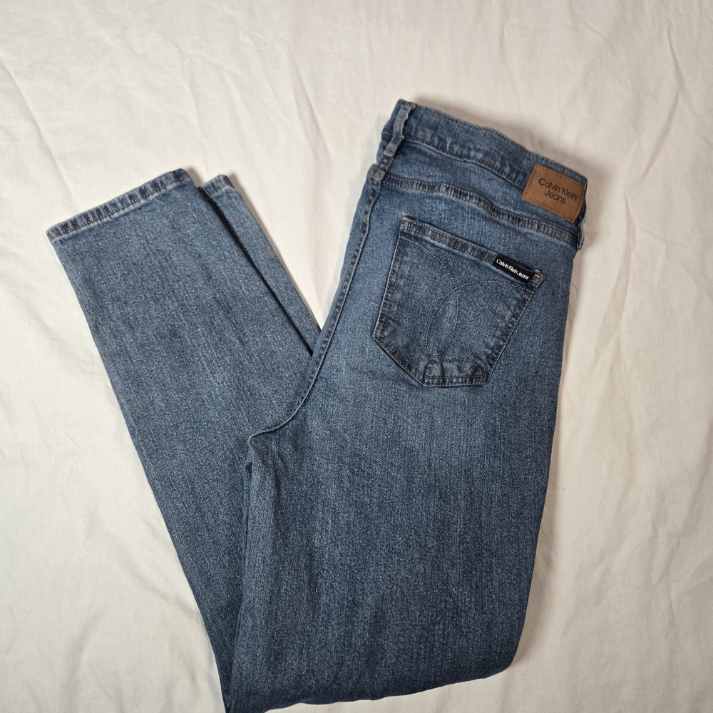 Calvin Klein Jeans High Rise Slim Some Distressing Denim Size 31 × 28.5 EUC